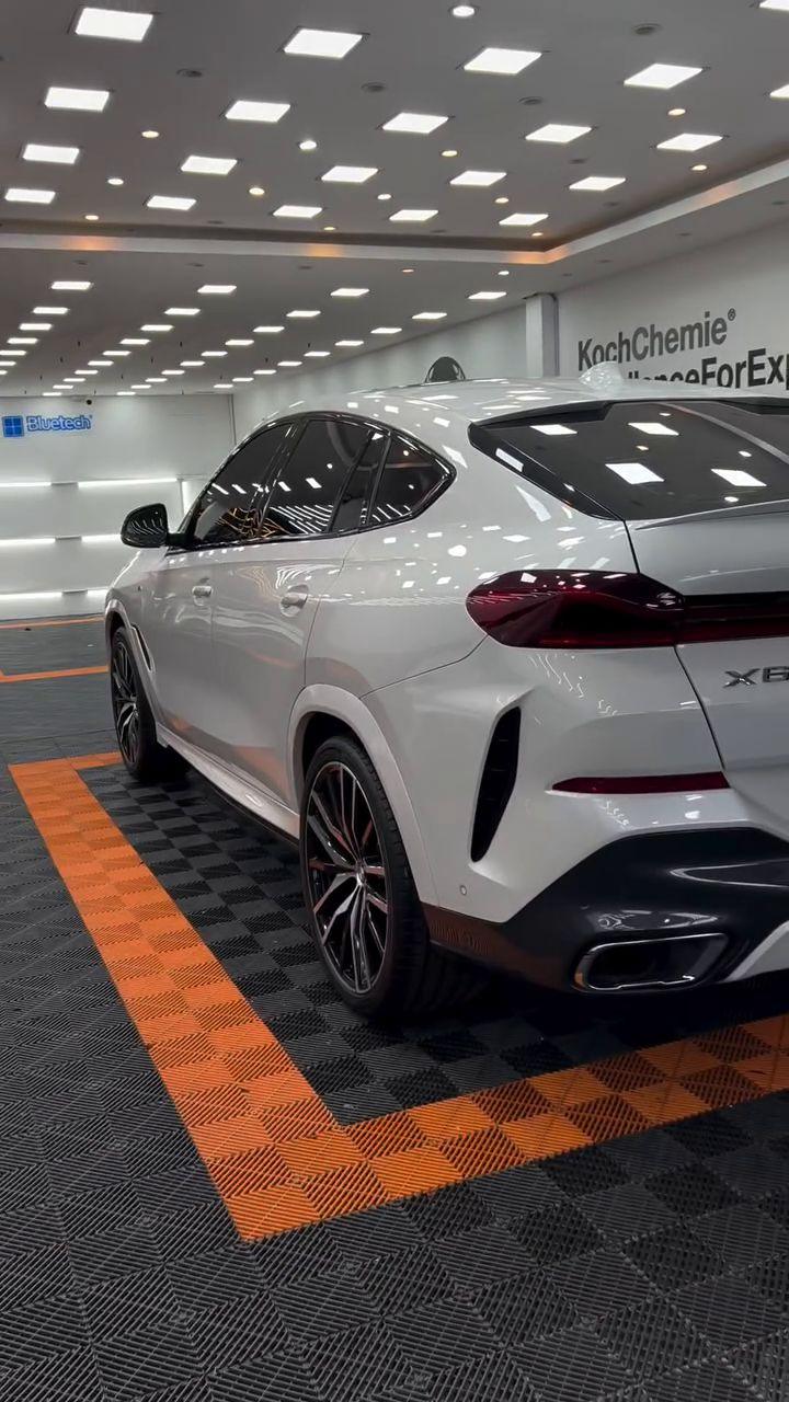 Traseira do BMW X6 finalizado no estúdio